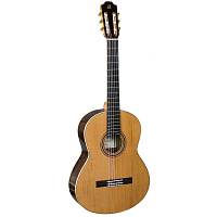 Admira A8  классическая гитара, верхняя дека массив кедра, цвет натуральный